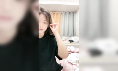 超美仙女般單眼皮校花【小初】嬌小身材奶子大，年末極品尤物頻出，19歲，正是較嫩可口的年齡，超讚！ (1)