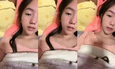 Di sini datanglah kecantikan sekolah yang paling tulen [Wan'er], puki yang sangat lembut, dia kelihatan seperti dia masih dara, dengan wajah yang cantik, dan dia perlahan-lahan menjadi basah, ia mengujakan dan cantik! (8)