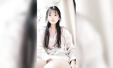 校花級別推薦~粉嫩美少女【妮妮愛吃肉】下海撈錢~各種自慰直播合集 (18)