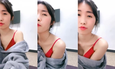 January 2024, a new work, newcomers, school goddess, beauty to the explosion, [A Sour Lemon], quite a temperament of a beautiful woman, alone at home in the willow waist and hips twisted up (2)