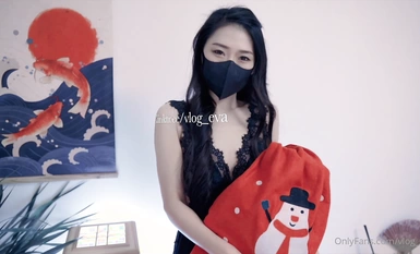 Eva Eva Gift of Santa Claus