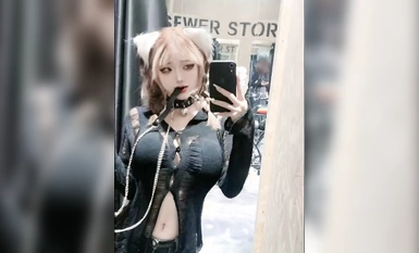 Bandingkan sebelum dan selepas menanggalkan pakaian dengan hanya satu klik untuk memenuhi semua fantasi anda tentang wanita di sekeliling anda