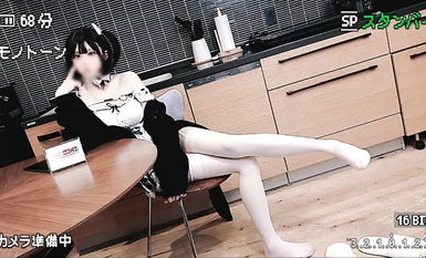Cute fantasy girlfriend, shiny white silk suspenders, foot massage, almost premature ejaculation, cute appearance is a little slut!