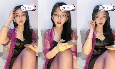 B station contrast welfare Ji [black silk small mother lack of love version] live double video angle private shoot welfare (5)