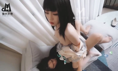 Sweet white tender sweet young lady 〖Seeking small〗 pure temptation perfect combination of skirt turned up directly grass, such as jade-like body 酥到骨頭里.