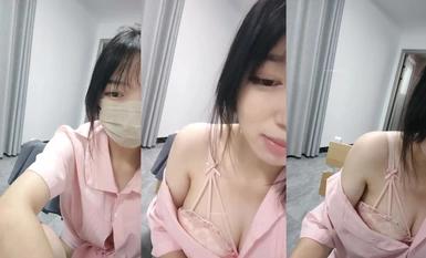 The newest student is a newcomer to the sea, a new work! The latest landing yellow broadcast platform, ultra-clean and pure face value, super Q stretch big milk + pink abalone, face show directly wild shot, no set too conscientious! (4)