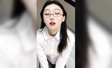 抖音64萬粉絲網紅博主，下海黃播開收費房啪啪。