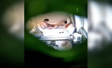 破解酒店【安防摄像头】 偷拍眼镜白领星期天约炮单位女同事开房先用小震棒热身.