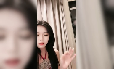 頂級顏值模特【女模小草莓】無套狂操白漿直流射嘴裡 (1)