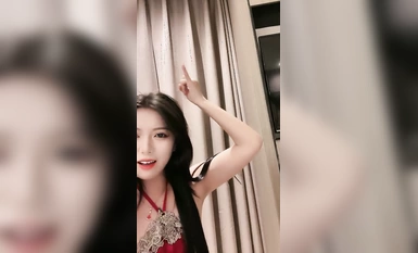 頂級顏值模特【女模小草莓】無套狂操白漿直流射嘴裡 (1)