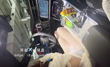 February 2024 [UUS1980] Ang bestie ng isang super gandang DJ ng bar ay nalasing siya at ang ganda ng katawan at ang ganda niya sa loob ng kotse.