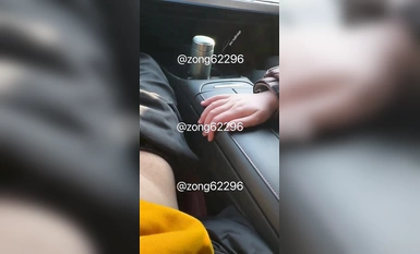 2024年2月，超級反差母狗【六花】大年初一拜年，美背滴蠟寫龍年大吉，高價付費福利 (3)