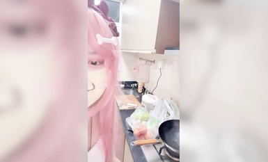 Wuhan 18 years old [young Luo no one love] show dance fisting ~ shaving prison cage ~ multi-props masturbation! (10)