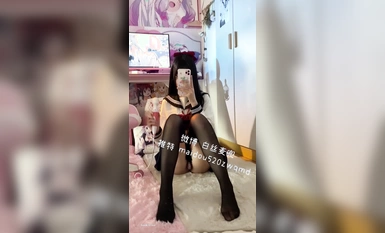 最新網紅瓜曝光，抖音二次元卡哇伊可鹽可甜高顏美少女【小九醬】露臉定製私拍，美鮑美菊道具自慰啪啪呻吟銷魂，擼點很高（5）