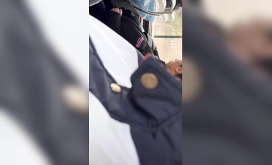 山东潍坊学生情侣毁三观 公交车上激情口爆 还随地乱吐精