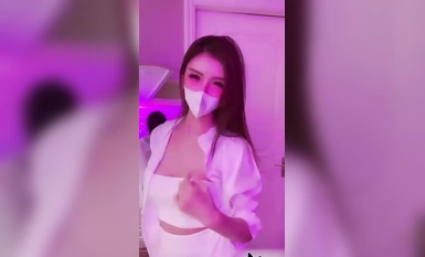 抖音35w粉网红 柏林鑫 直播骚舞时意外露出奶子！好大好大好大！