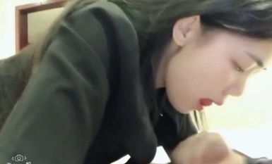 Yang paling cantik meniup dan menelan air mani dengan ekspresi berahi