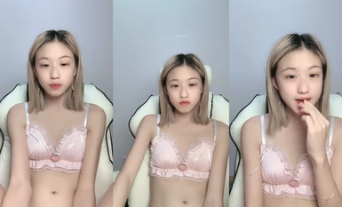 天花板級別校花心動女生【初戀女友】沉浸式觀賞，一線天粉嫩白虎鮑魚，掰開給你看清楚，超贊！ (9)