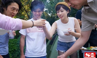 [모자이크 파괴] SSNI-690 네트랄 텐트 - 남편이 고기를 굽는 14분 동안 텐트 안에서 계속 잠자리를 빼앗기는 거유 아내 - 오쿠다 사키