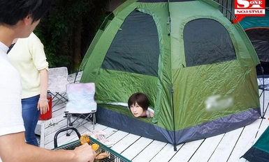 [모자이크 파괴] SSNI-690 네트랄 텐트 - 남편이 고기를 굽는 14분 동안 텐트 안에서 계속 잠자리를 빼앗기는 거유 아내 - 오쿠다 사키