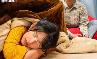 HUNTC-049 "I got wetter than usual..." NTR in a kotatsu!