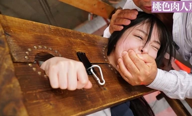810MOMO-003 Convulsions and climax of a beautiful delinquent girl. Punish her until she cries and apologizes!