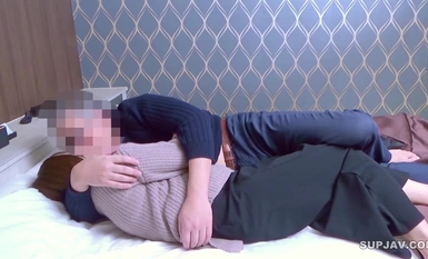 FC2-PPV-4282102 【情欲Gカップ童顔人妻】欲求不満の童顔巨乳人妻を個人観賞と言ってハメ撮り撮影。旦那の事をすっかり忘れて他人肉欲棒で絶叫連続中逝きで大満足の不倫セックス