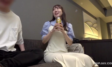 FC2-PPV-4281838 ※初回数量限定※★わけアリ・個撮★いっぱい精子出してください★不倫を断ち切る「潮吹き」鬼ピストン★みずき・22歳