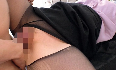 SKMJ-472 마루노우치에서 일하는 검은 팬티스타킹 OL이 도전! 노팬티 검은 팬티스타킹 맨몸! 거시기를 격렬하게 문질러 검은 팬티스타킹이 흠뻑 젖어 ww 찢어지고 그대로 생으로 문질러서, 끈적끈적한 와레메에 결국 부드럽게 들어가 연속 생 질내사정!