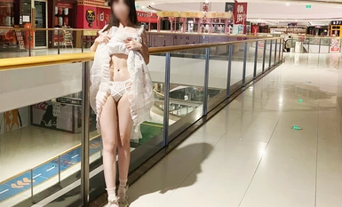 Twitter蘿莉〖wanw2002〗露出調教 商場 車庫 樓道 吃雞啪啪，高挑完美身材被大肉棒狠干 超極品反差