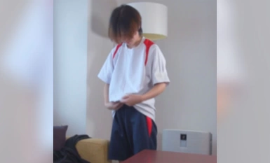 FC2-PPV-4435441 18세 갓 태어난 보이시한 처녀. 성욕 아저씨에게 첫 키스, 처녀성 상실, 질내 사정까지 당하고도 "처녀 졸업시켜줘서 고마워요♡"라며 감사의 말을 전한다. 정말 착한 아이네요.