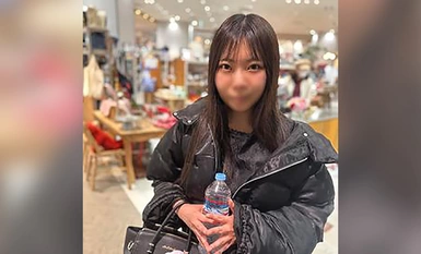 FC2-PPV-4440132 [无/初次拍摄] *初次体验！零经验的 Mana（18 岁）被一个穿草莓内裤的江湖骗子满足了所有要求，甚至还得到了 Nakadashi 作为回报。