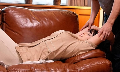 KAM-193 出張マッサージの人妻さんに泣き落としでお願いしまくったら 「お店には内緒ですよ…」ずっぽりSEXさせてもらえた一部始終【10カメ盗撮】3 本田瞳