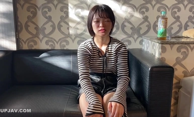 FC2-PPV-4430132 A naive, petite, E-cup ♡ "What matters to make you feel good in H is hardness and thickness," says the blowjob lover, Nakadashi!