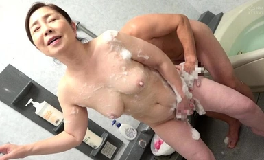 AED-227 成熟女性的遊戲 沉迷於女性出差娛樂的 50 歲母親石川文乃