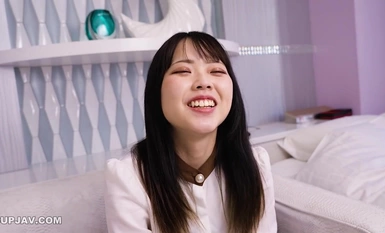 FC2-PPV-4403064 5/9까지 한정 999pt！【19세・추천】주변의 영향을 받기 쉬운 아직 순수한 가키쵸 ※無修正・生中出し・手コキ射精。