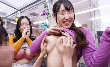 DVMM-093 MM号蓝天王游戏！妈妈的朋友 x 处男！處女的陰部被她自己佔據，因為她沮喪的陰部開始被越來越極端的頑皮命令弄濕！处男的小弟弟要一直干，射得满身都是！魔镜》中渴望已久的后宫狂欢！