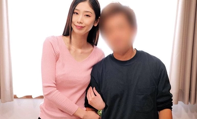 SKMJ-503 骗妻子相信这是一本名为《恩爱夫妻想留下的纪念裸照》杂志的特辑，她被戴上了绿帽子，并在与一个拥有淫荡阳具的男人的裸体近距离假照中得到了验证！VOL.3 当比丈夫更年轻、更紧致、更翘的鸡巴超级接近她的阴部 1 厘米时，妻子突然欲火焚身！尽管丈夫就在附近...