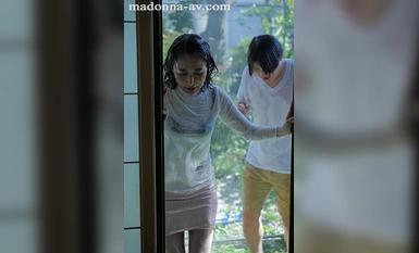 [Khảm bị phá hủy]ROE-222 Cơ thể ướt và trong suốt của Mẹ. Chỉ có hai chúng ta chung một mái nhà... Một đêm mưa xối xả. Mẹ con loạn luân ướt át Reiko Seo