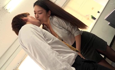 UMD-910 女老板感叹公司薪水不够用，便开玩笑说要给她吹箫，没想到女老板签了合同，还让她多付钱就和她做爱！