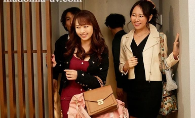 [Mosaic Destruction]JUQ-689 Matching App Invited by a Momma Friend to Sweetly Tame a 'Guess Younger' Together. Marina Shiraishi