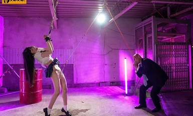 WAAA-367 Iron Hooks, Pussy Tearing, Incontinence Torture, Young Lady, Dominatrix, Awakened and Drenched in Ecstasy, Sakura walnut