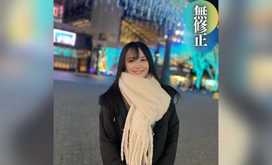 FC2-PPV-4345074 3天！ ！ 70% OFF [臉部外觀] 黑髮，整潔。皮膚白皙，偶像臉龐的美女。第一次做愛一段時間後，我說：“我已經上癮了。” 。 ’當你玩弄她的淫穴時，會發生大量的噴射。好久沒有過性生活的美女，瘋了瘋了