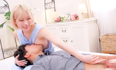 IENF-310 可爱的大胸托儿所女教师仅穿着赤裸的围裙为处女口交！从围裙中露出的乳房和对乳房的口交让处女和女教师都欲火焚身！她被干得欲仙欲死，胯下溢满了母爱和阴液！