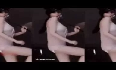 鬥魚超人氣女神【張琪格】8月最新露點揉乳合輯30