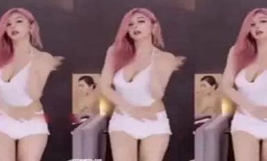 Dewi Douyu yang sangat popular [Zhang Qige] koleksi titik embun dan gosok payudara terkini 21 pada bulan Ogos