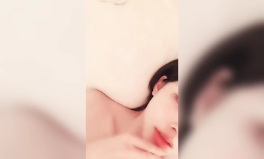 重磅，頂級綠播女神下海【大白兔】，首次漏B！卧槽！好激動，欲遮還休這騷貨挺會拿捏男人的，騷！ (4)