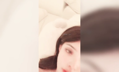 重磅，頂級綠播女神下海【大白兔】，首次漏B！卧槽！好激動，欲遮還休這騷貨挺會拿捏男人的，騷！ (4)