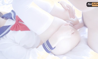 มีฮูเทาถือถุงน่องสีขาวของเธอ และขาของเธอกำลังจะพังเป็นชิ้น ๆ มันเหมือนกับช่องคลอดที่เต็มไปด้วยน้ำอสุจิ