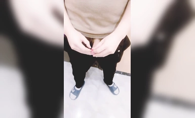 The coquettish royal sister anchor@daixiteacher (Mimi Mimi Peach) wears a vibrator and exposes herself to seduce the male SPA technician (9)